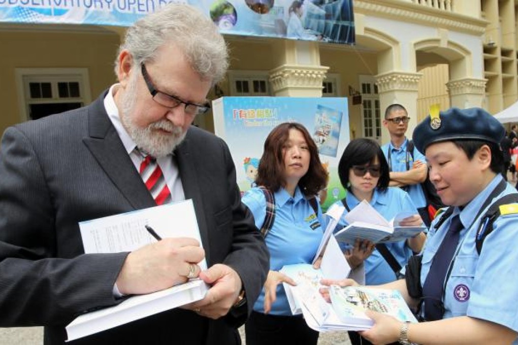 David Grimes signs for students in TST. Photo: Edward Wong