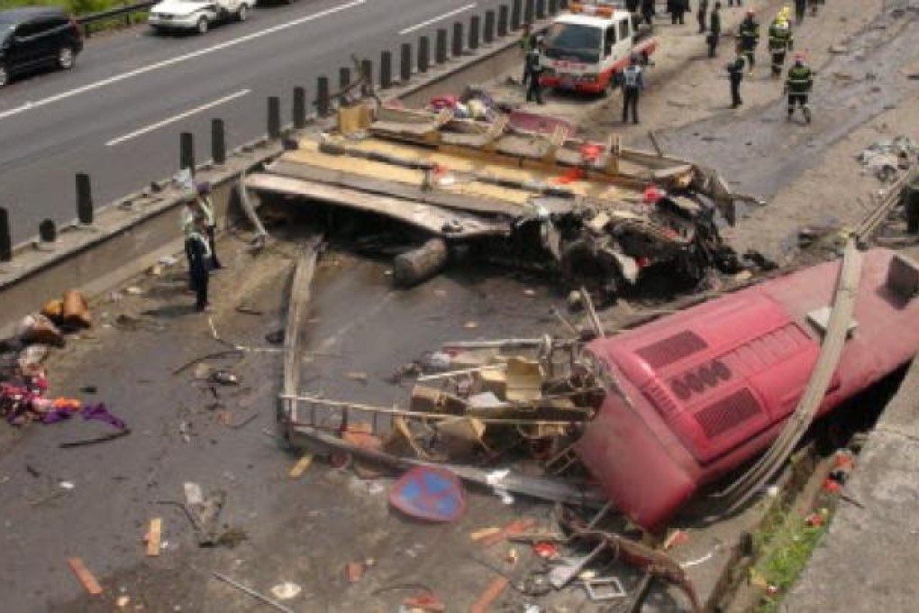 The road accident site on the expressway from Zhangzhou to Longyan in Nanjing County, Zhangzhou, east China's Fujian Province. Photo: Xinhua