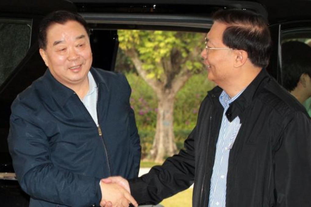 Law Committee chairman Qiao Xiaoyang (left) is greeted by Hong Kong lawmaker Tam Yiu-chung at a seminar in Shenzhen on Sunday. The topic was universal suffrage. Photo: SCMP