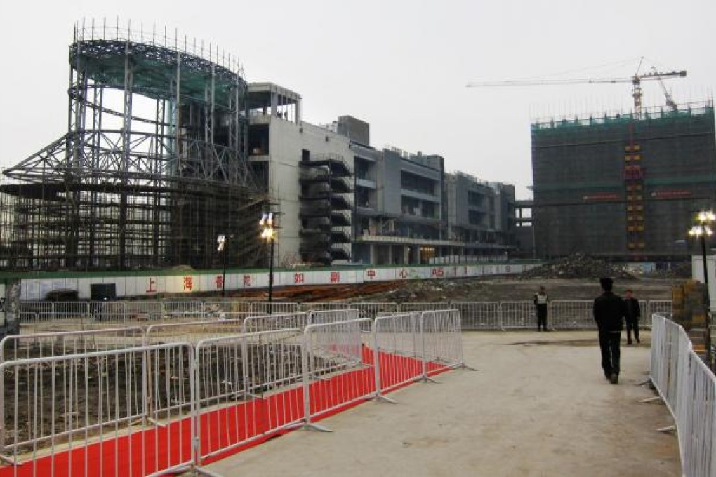 Construction in Shanghai is a sign that booming growth is continuing in major cities on the mainland. Photo: Paggie Leung