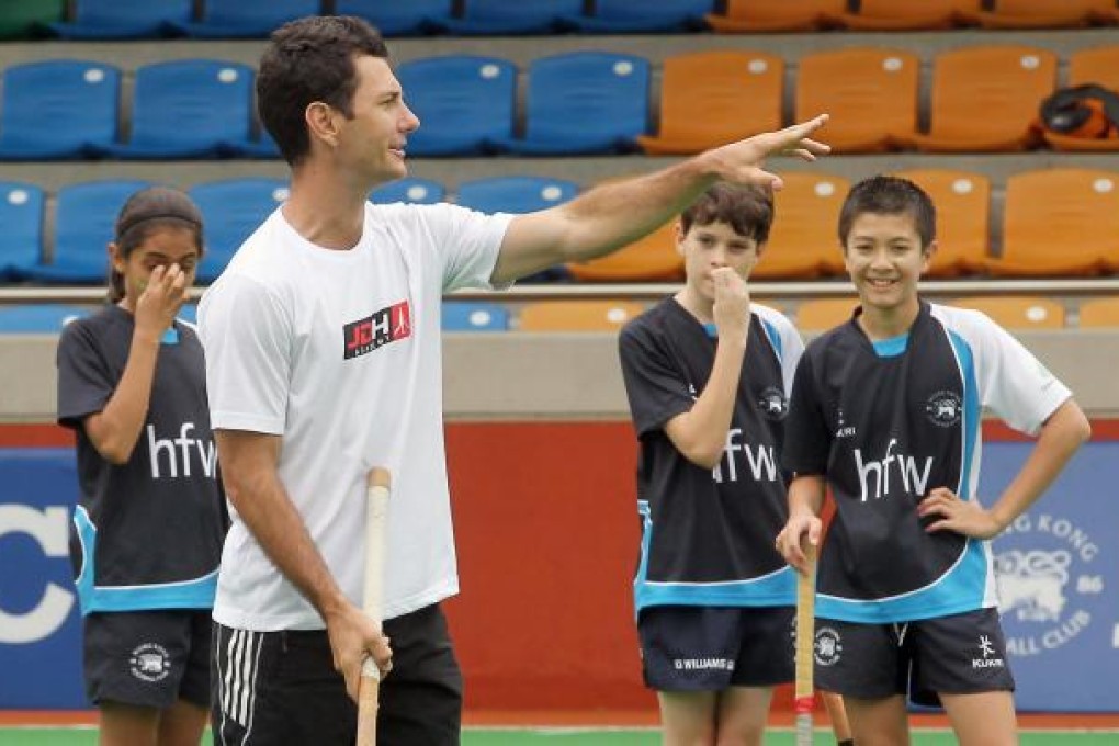 Jamie Dwyer conducts a hockey clinic with teenagers before this week's Hockey 6s at Hong Kong Football Club. Photo: K.Y. Cheng