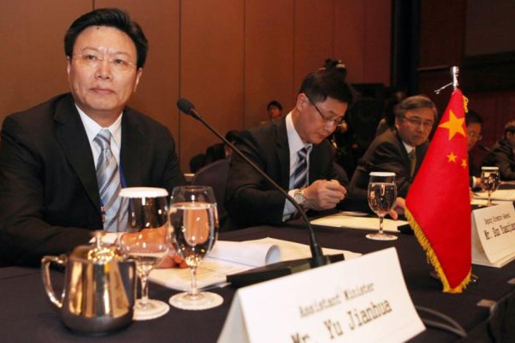 Yu Jianhua (1st left), representative of China, speaks during the trilateral talks in Seoul on March 26, 2013. China, Japan and the South Korea started the first round of trilateral talks on the free trade agreement. Photo: Xinhua
