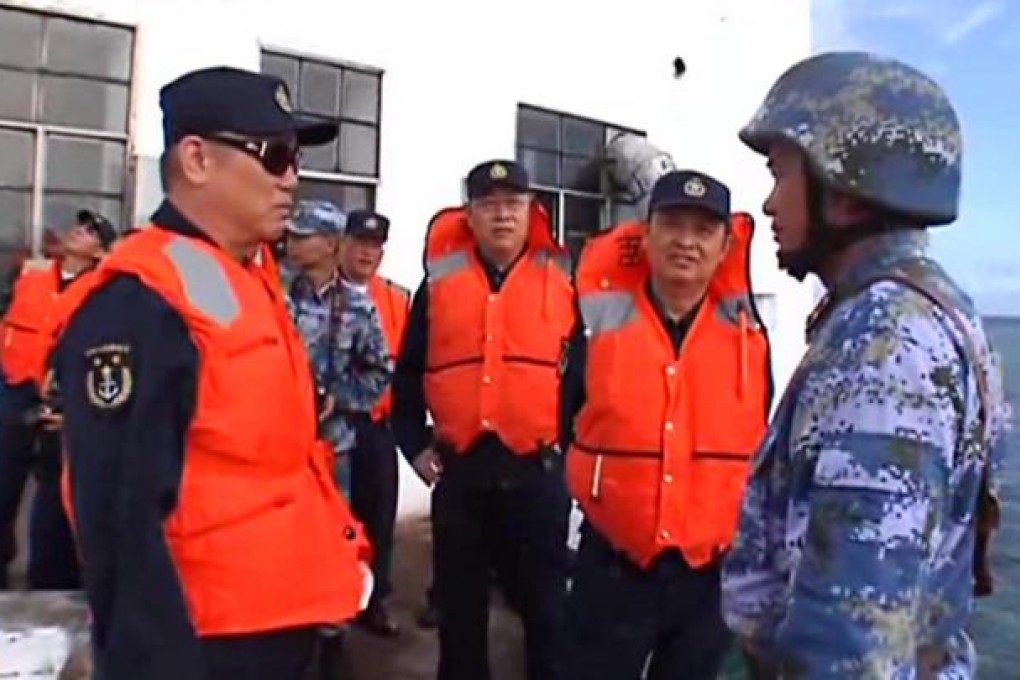 Jiang Weilie visits troops on Subi Reef. Photo: SMP