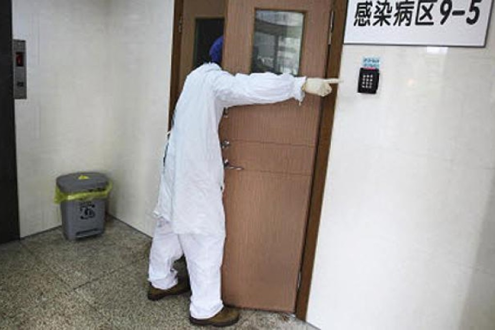 A doctor in a hospital where a patient with H7N9 bird flu strain is being treated in Hangzhou, China. In the US, doctors have started work on a vaccine. Photo: Reuters