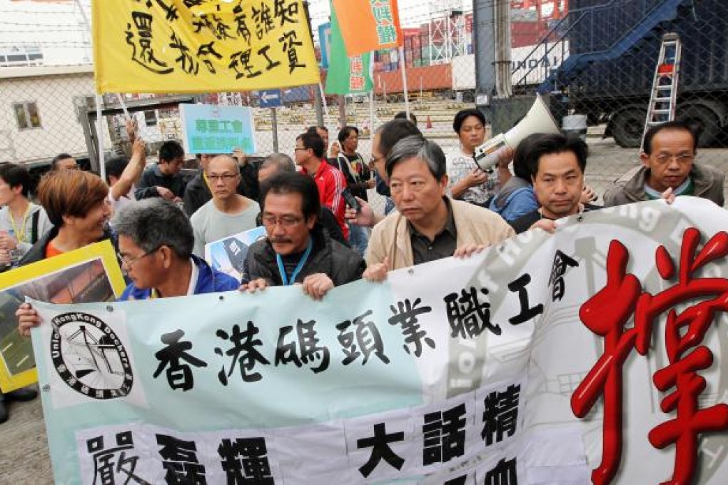 Lee Cheuk-yan (centre) and dockers protest. Photo: Nora Tam