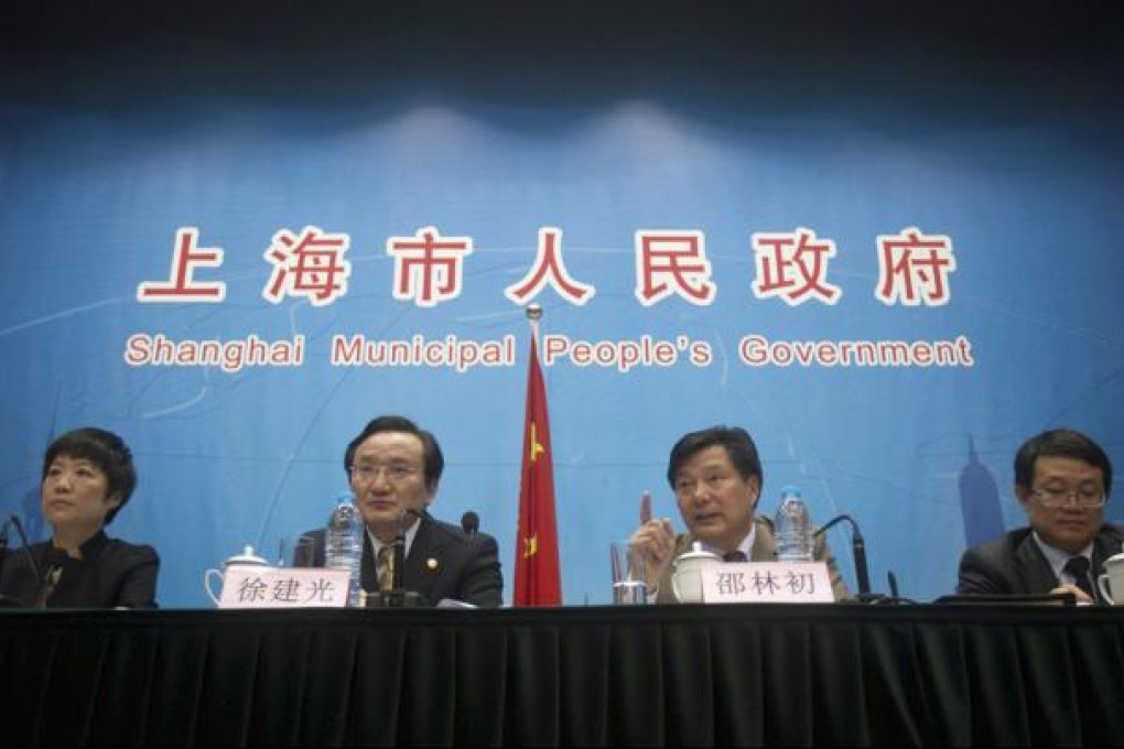 Shanghai municipal government holds a news conference about prevention and control on H7N9 bird flu. Photo: Reuters