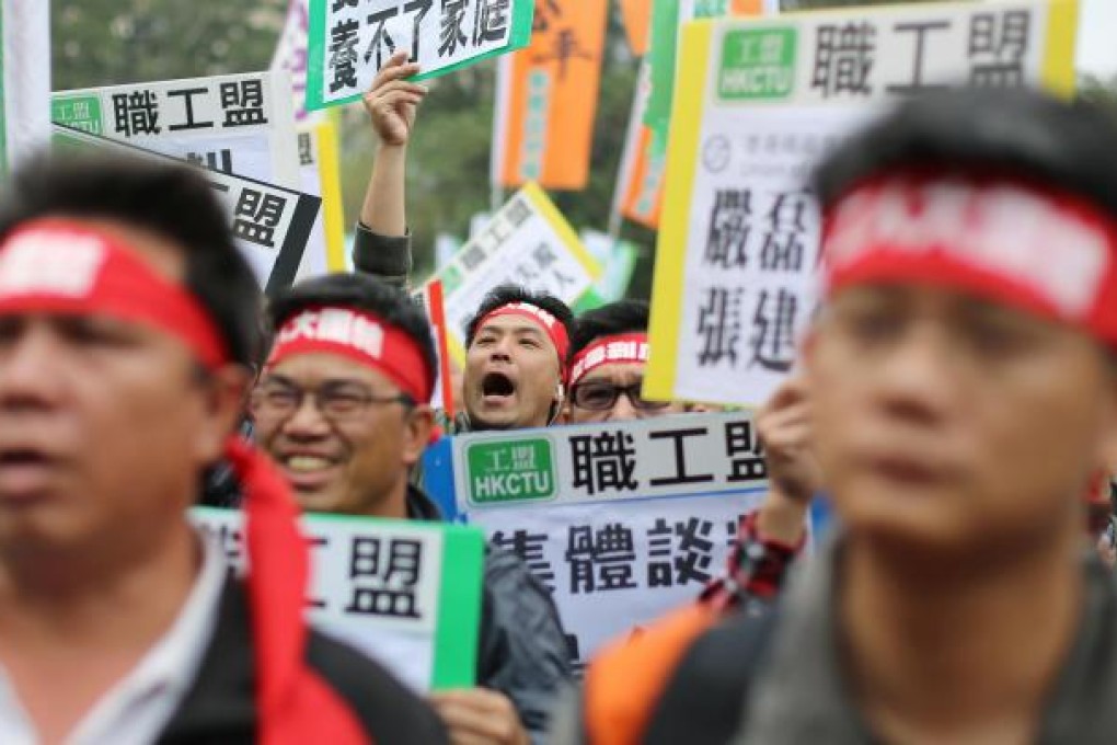 The dockers and their supporters march to Cheung Kong Center in their bid to get the port operator to raise their pay. Photo: Sam Tsang