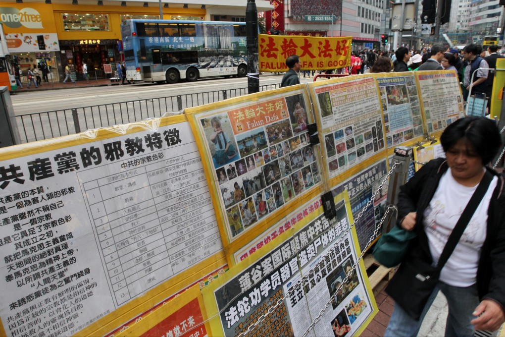 Banners promoting Falun Gong and defending its followers have reappeared at the junction of Yee Wo Street and Great George Street in Causeway Bay. Photo: Felix Wong