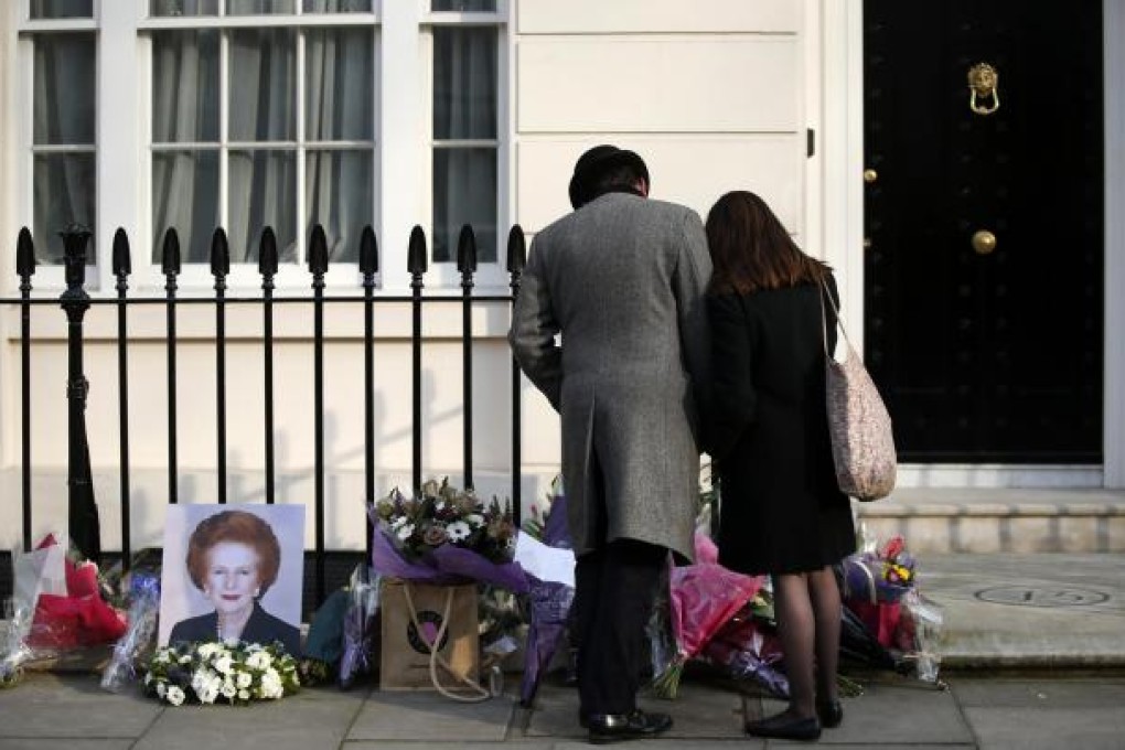 While some Britons, especially in the north, celebrated Margaret Thatcher's death, others laid floral tributes outside her home in London's Chester Square - testament to her divisive legacy.Photo: Xinhua