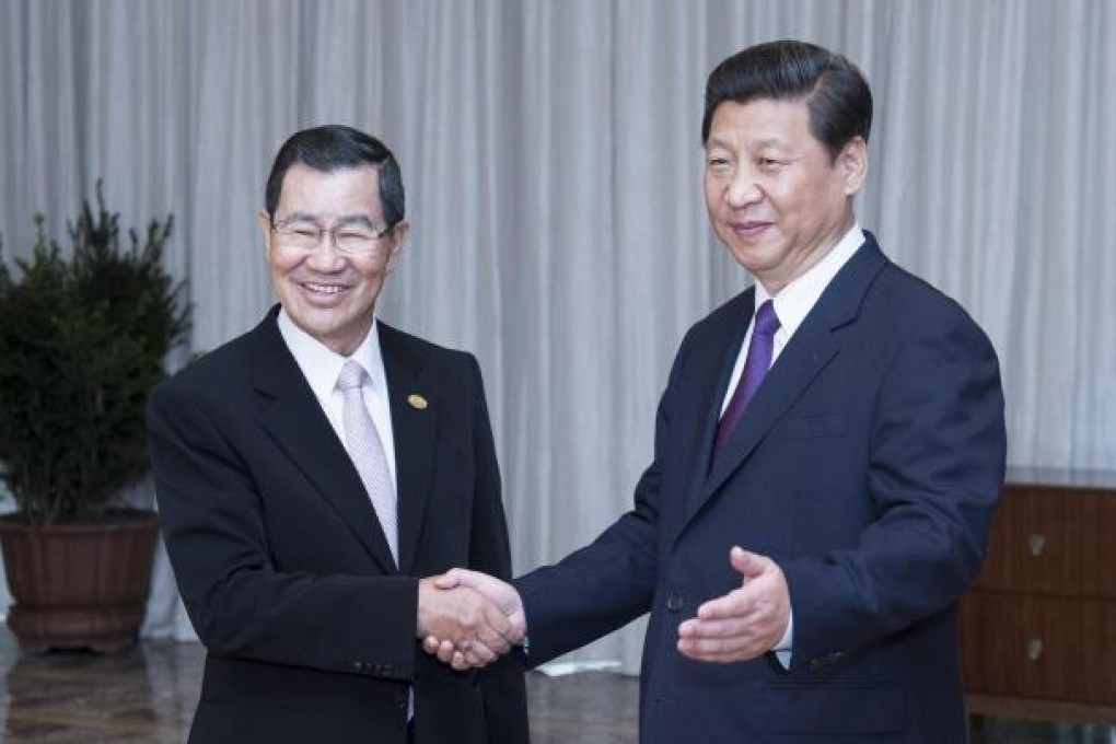 Vincent Siew meets Xi Jinping in Boao on Monday. Photo: Xinhua
