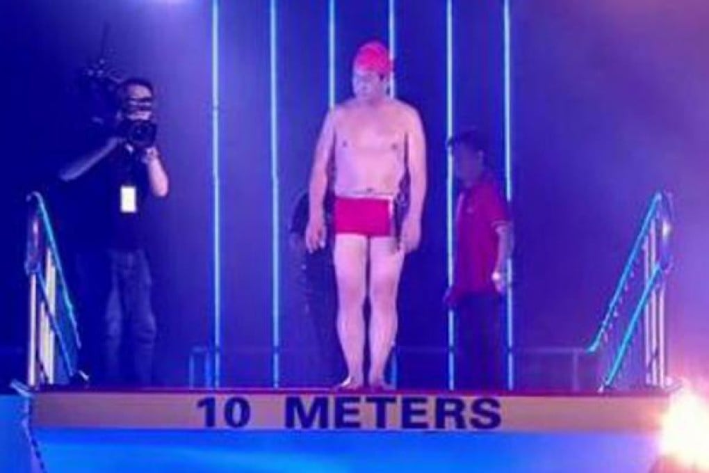 Actor Niu Qun, 64, about to dive from height. Photo: SCMP