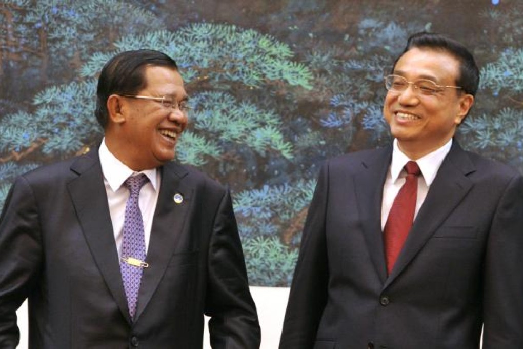 Cambodian Prime Minister Hun Sen and Chinese Premier Li Keqiang at the Great Hall of the People in Beijing, April 8, 2013. Photo: AP
