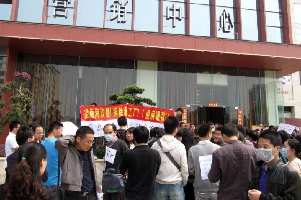 Jiayu Garden flat owners protest about the safety of their homes