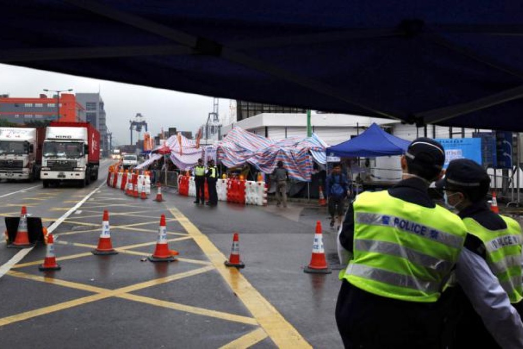 Striking dock workers at a port operator backed by Hong Kong's richest man Li Ka-shing failed to reach a deal for higher pay, prolonging a dispute that could cost the city its position as the world's third-largest container port. Photo: Reuters