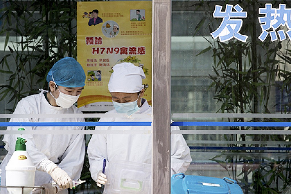 Nurses collect blood samples at a fever clinic at Beijing's Ditan Hospital, where a girl is being treated for H7N9. Photo: AP