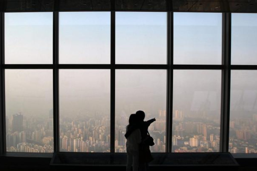 Kowloon is covered by haze which hung around for most of yesterday. Pollution levels are expected to remain high today. Photo: Felix Wong