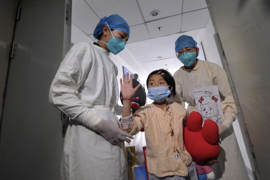 A girl recovering after being infected with H7N9 waves as she is transferred to a public ward at Beijing's Ditan Hospital. Photo: Reuters