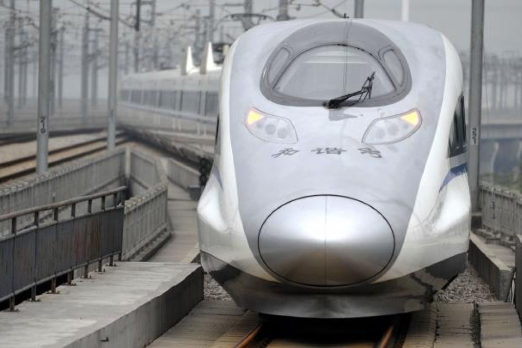A bullet train leaves Guangzhou for Beijing, Dec. 26, 2012. Photo: Xinhua