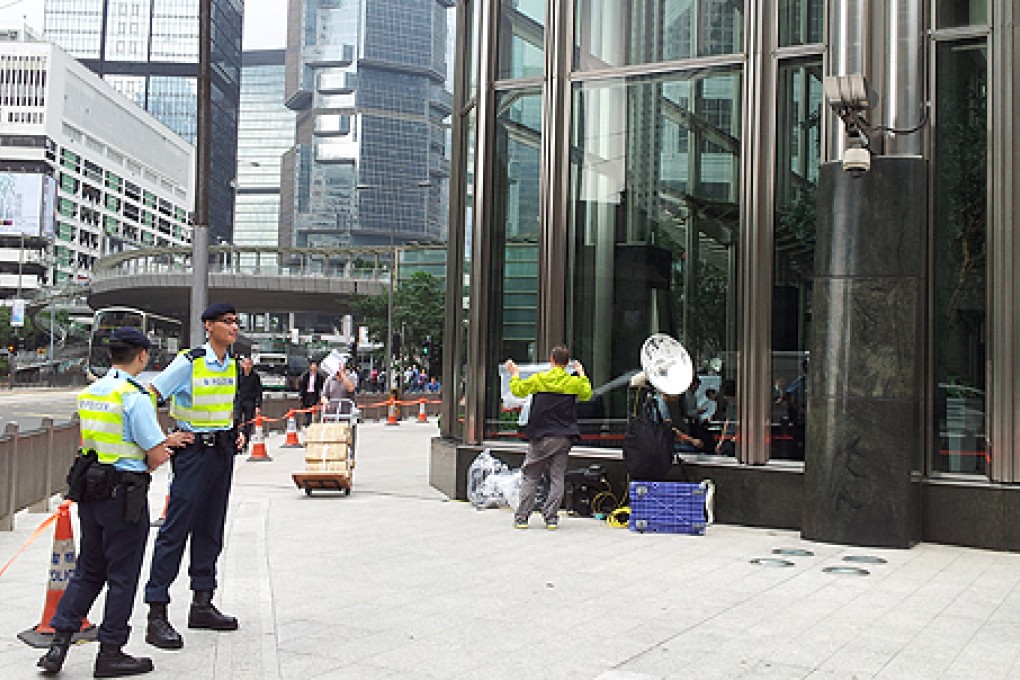 Police officers stand by outside Cheung Kong Center in Central on Wednesday. Photo: Joyce Man