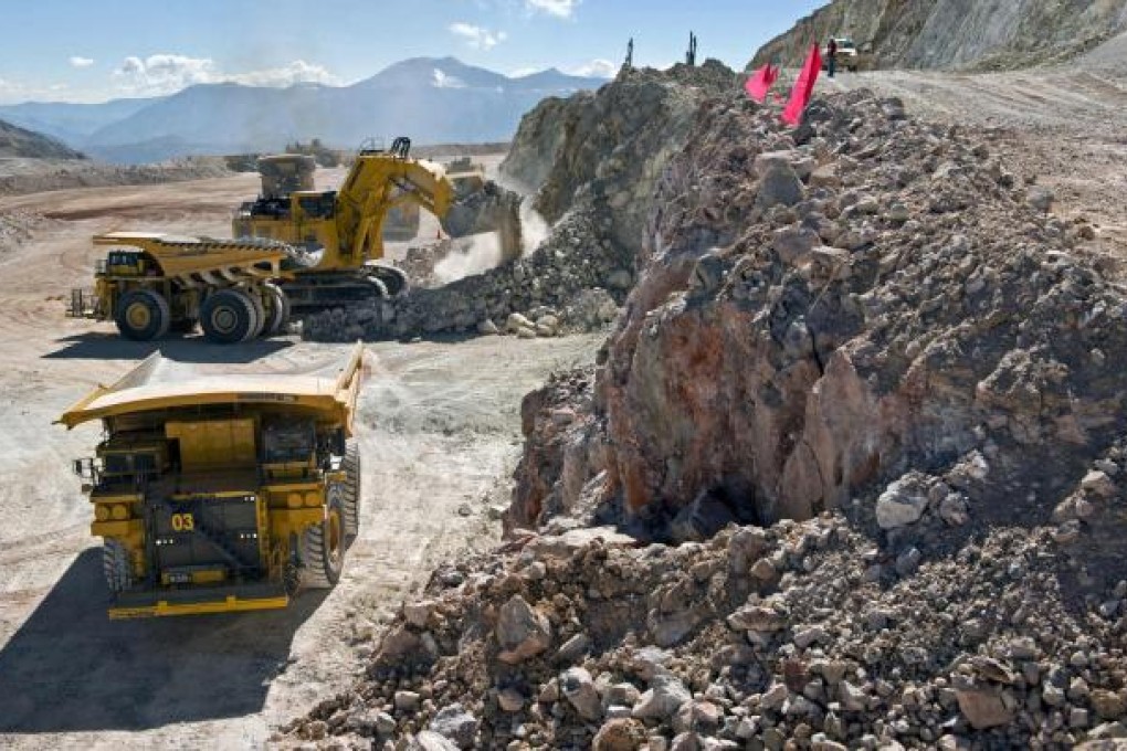 Some gold mines face closure after price plunges. Photo: Reuters