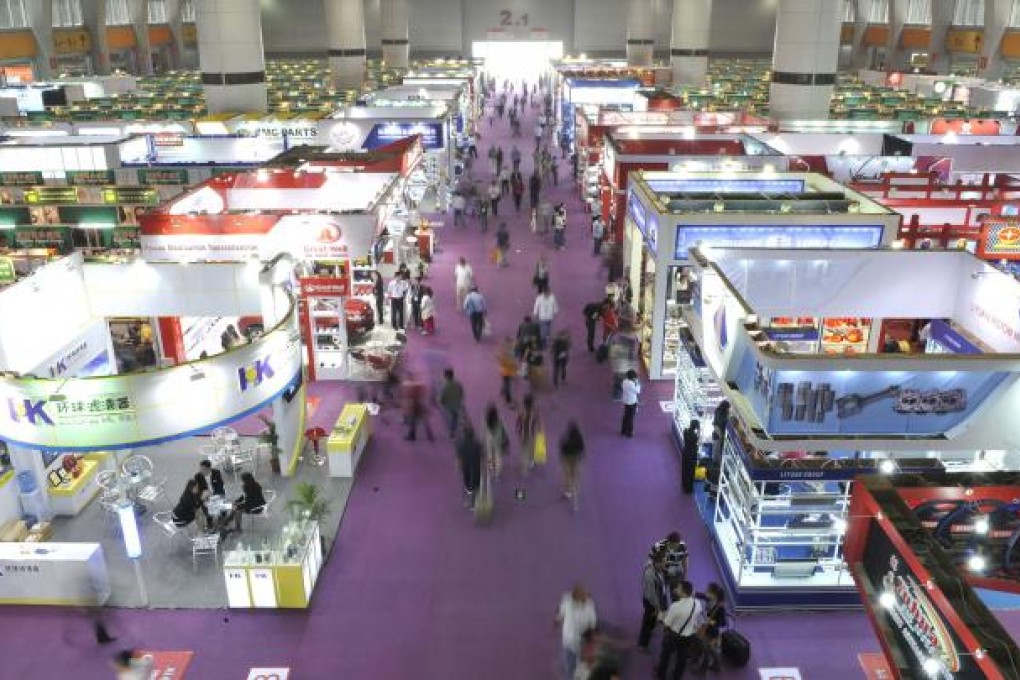 Buyers browse wares at the 113th Canton Fair. Photo: Xinhua