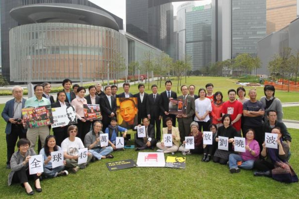 Independent Chinese PEN Centre in a symbolic activity to 'deliver' Liu Xiaobo and Liu Xia support signature across the world. Photo: Felix Wong