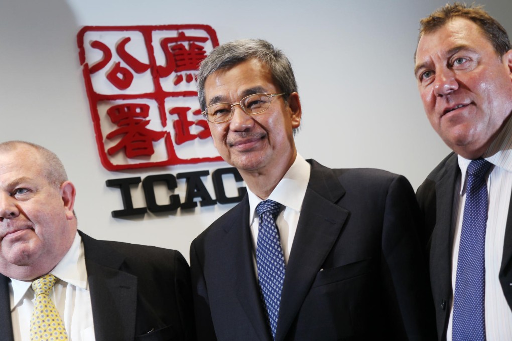 Former ICAC boss Timothy Tong (centre)