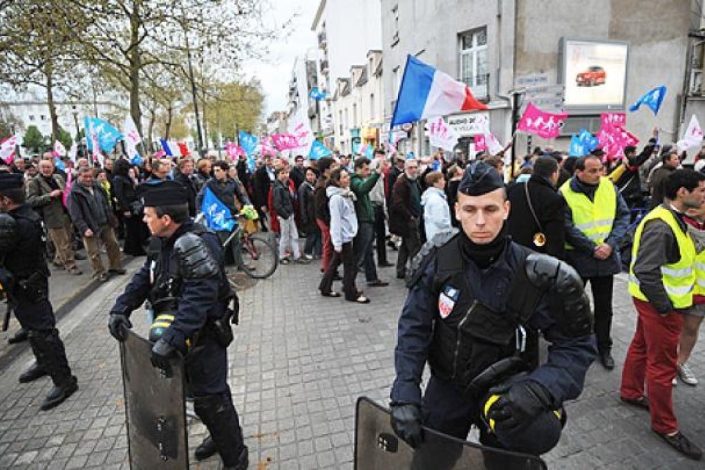 Hundreds of people opposed to same-sex marriage protest on Monday in Nantes, western France, as anti-riot policemen stand to prevent incidents with some same-sex marriage supporters. Photo: AFP