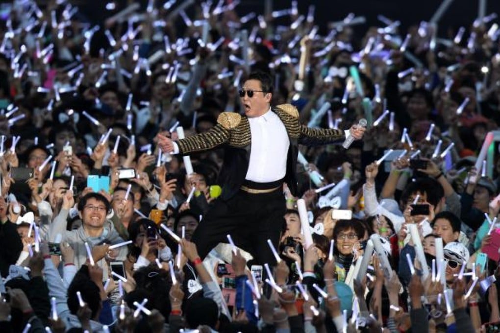 South Korean rapper Park Jae-sang (centre), better known as PSY, performs during a live stream of the world premiere of his new single "Gentleman" at the Seoul World Cup Stadium in Seoul. Photo: Xinhua