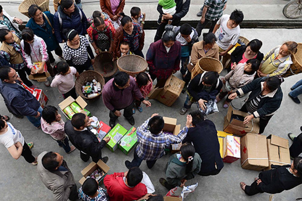 Villagers get disaster relief in Hongxing, Longmen township, in southwest China's Sichuan Province. Photo: Xinhua