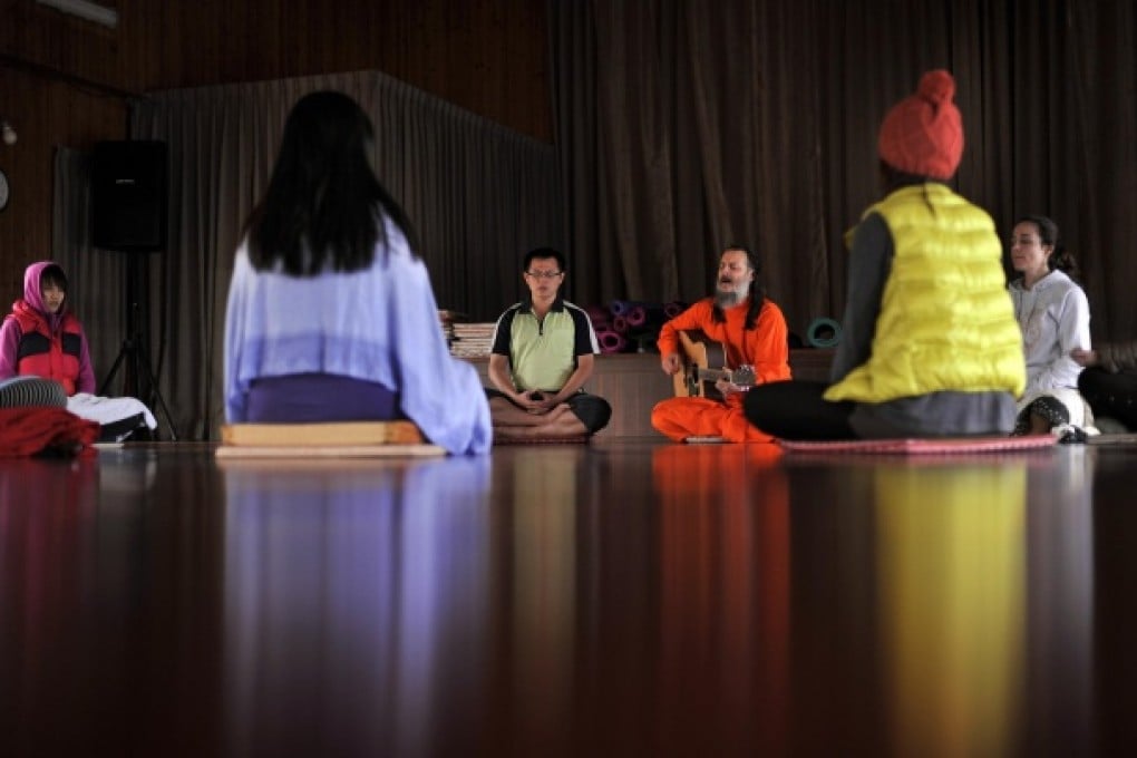 Dada Yogananda starts a meditation session with a little music. Photos: Chris Stowers/Panos