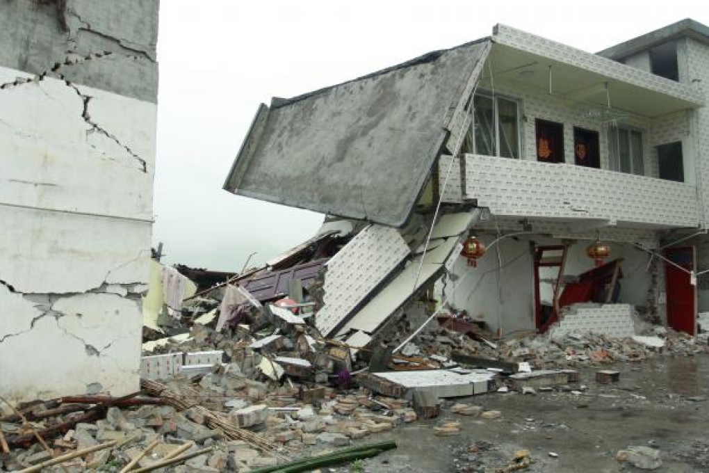 Relief aide and charity donations for the Sichuan earthquake are good ways to show our love and care for the country and its people. Photo: AFP