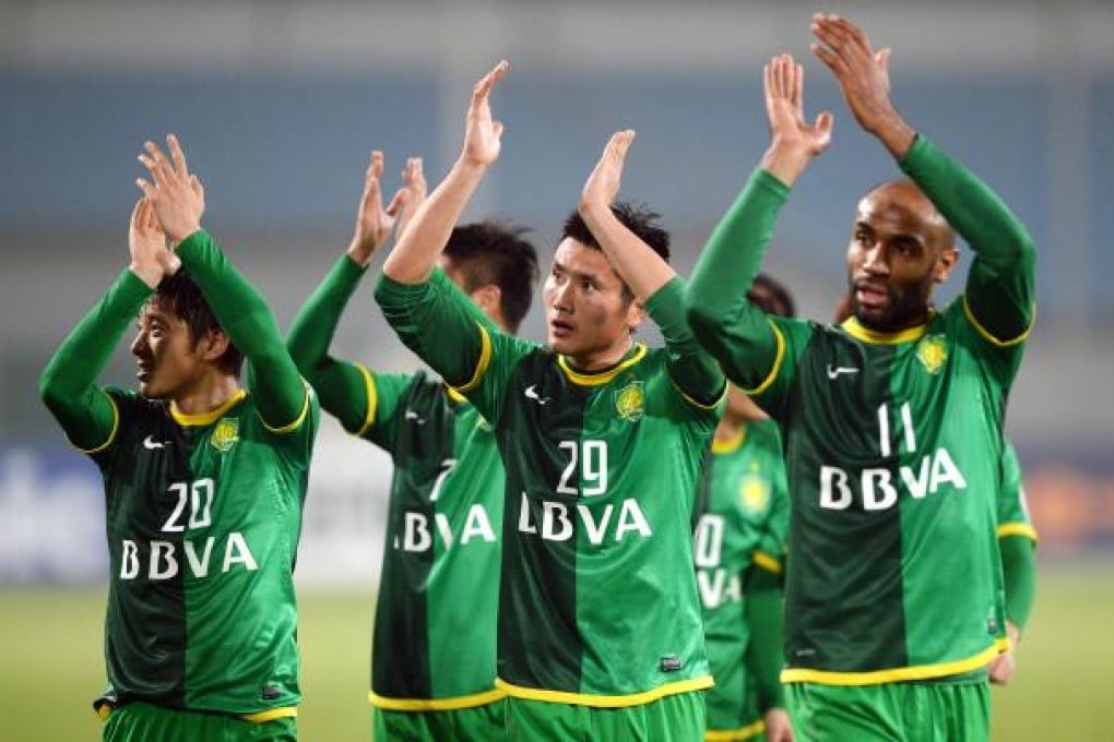 Beijing Guoan member greet the fans after their AFC Champions League Group G match against South Korea's Pohang Steelers. Photo: Xinhua