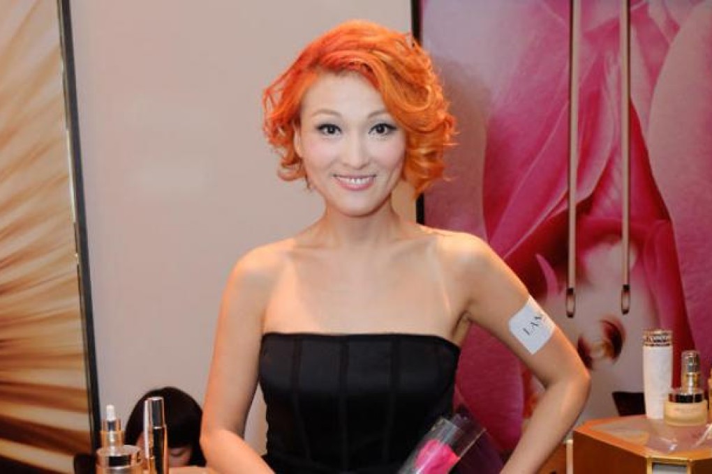 Amanda Lee at Lancôme's Absolue launch the LINE app.