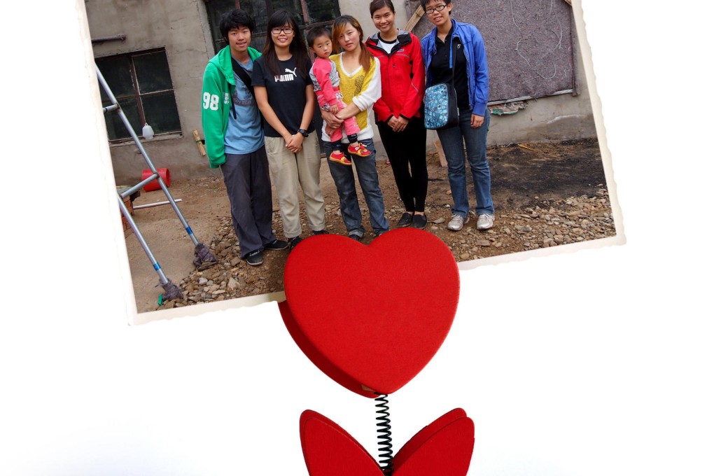 Chinese University students on an I-CARE visit to a site in rural China.