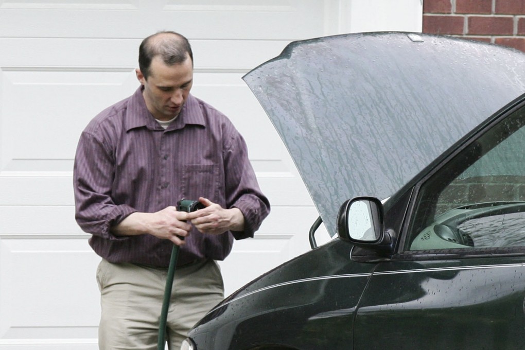 Everett Dutschke works on his mini-van in his driveway in Tupelo, Mississippi. Photo: Reuters