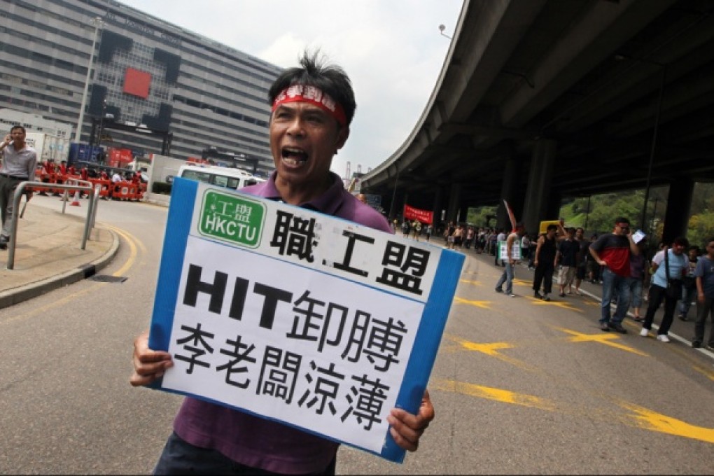 A striking docker protesting outside the Kwai Tsing Container Terminals accuses port operator HIT of shirking responsibility. Photo: Felix Wong