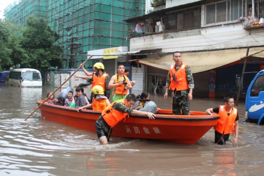Rescuers evacuate residents stranded by floods in Guilin City. Photo: Xinhua