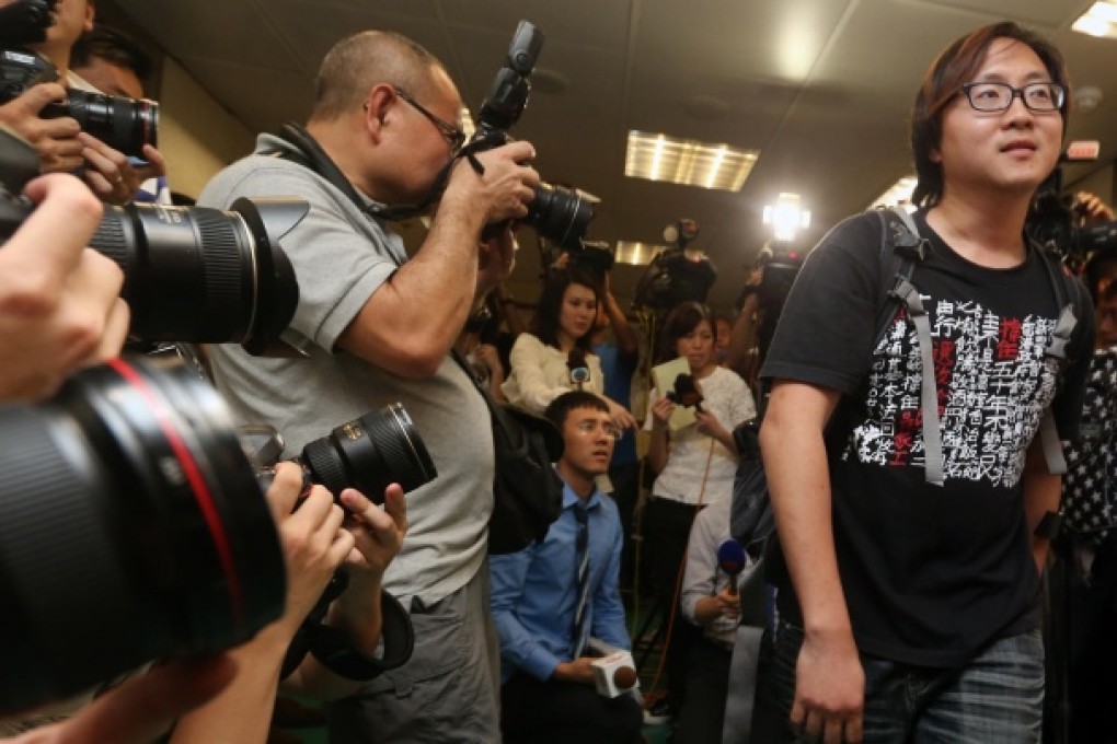 Unionist Stanley Ho (right) at the meeting between workers and contractors at the Labour Department's offices. Photo: Sam Tsang