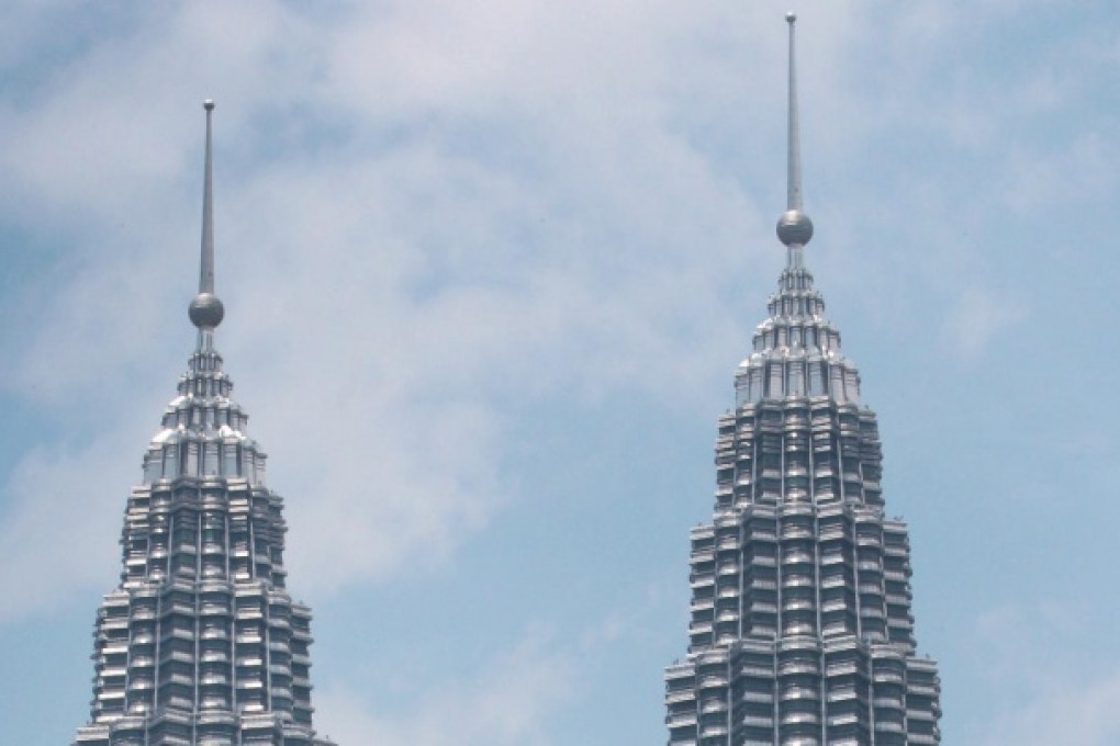 Malaysia votes in close-run poll
