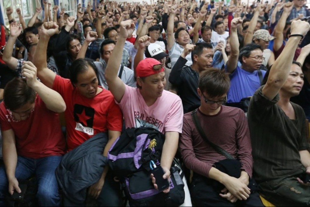 Striking dockers yesterday voted to reject a pay rise offer from their employers in Hong Kong's longest-running industrial dispute. Strike leaders are holding out for double-digit wage rises and improved working conditions. Photo: Sam Tsang