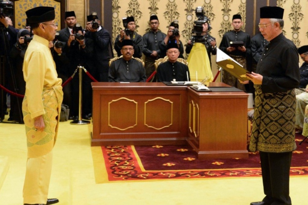 Malaysia's Prime Minister Najib Razak (right) reads his oath declaration in front of Malaysia's King Abdul Halim Mu'adzam Shah as he is sworn in for his second term as prime minister at the National Palace. Photo: AFP