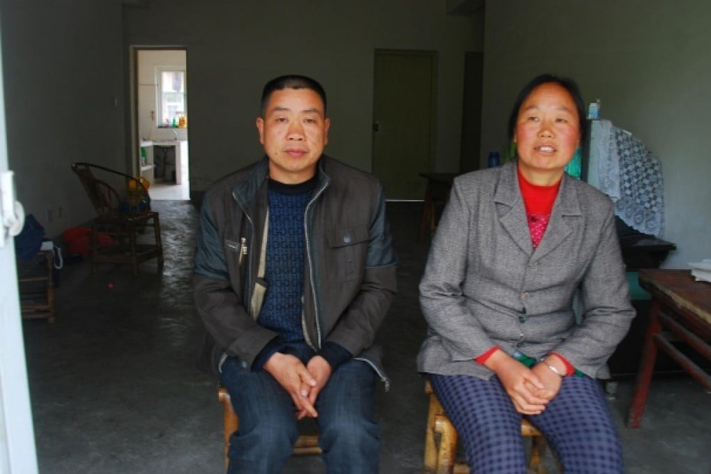 Zhou Youcheng (left) with his wife. Photo: Choi Chi-yuk