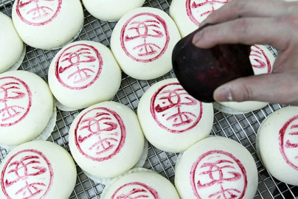 The Cheung Chau bun-scrambling contest will have an extra award this year for the person who manages to get the most buns. Photo: KY Cheng