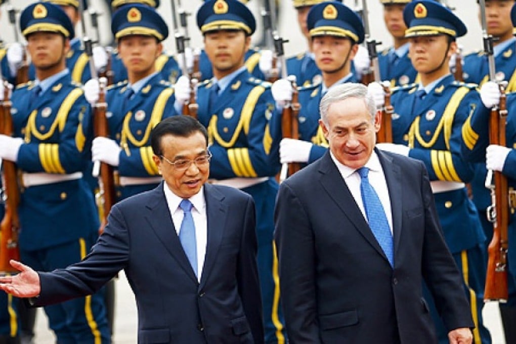 Chinese Premier Li Keqiang (left) walks with visiting Israeli Prime Minister Benjamin Netanyahu during a welcoming ceremony at the Great Hall of the People in Beijing, on Wednesday. Photo: EPA