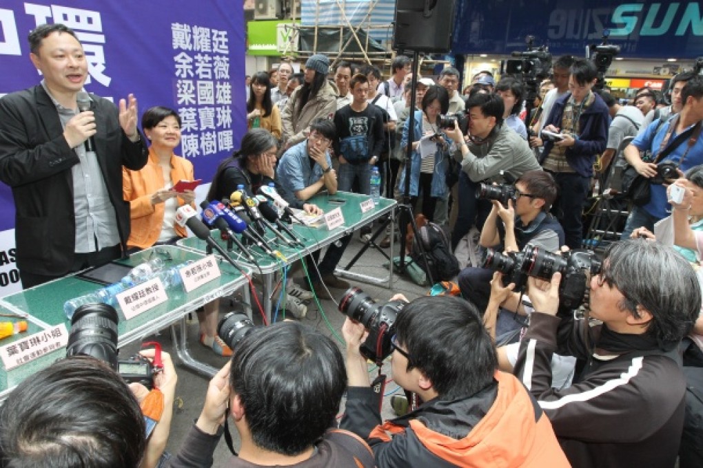 Occupy Central proponent Benny Tai Yiu-ting vows to rally support from people from different professions and strata for the movement in a New School for Democracy forum in Mong Kok. Photo: K. Y. Cheng