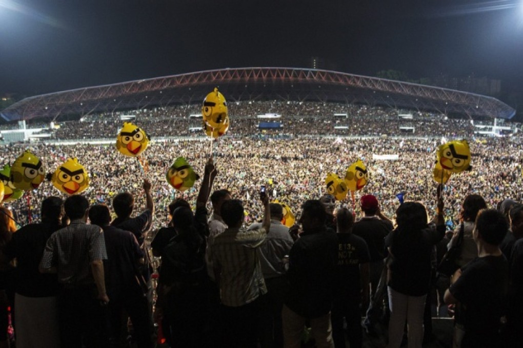 Supporters of Anwar Ibrahim fill a stadium. Photo: EPA