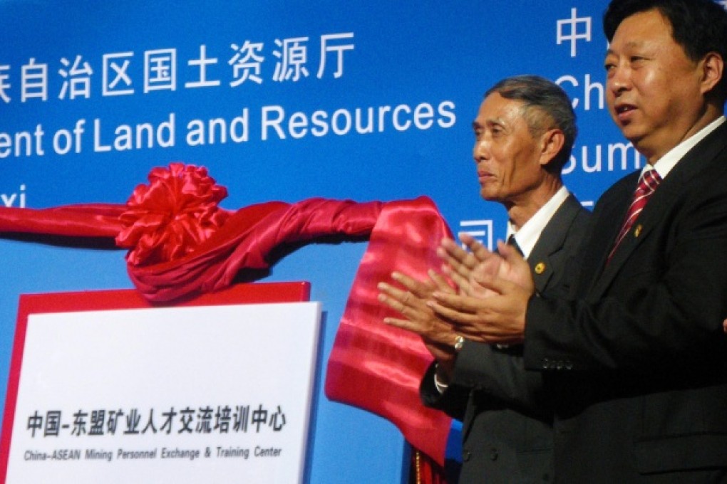 The Laotian vice-minister of mines, Somboun Rasasombath, left, wants help from China's vice-minister of land, Wang Min, right. Photo: Eric Ng