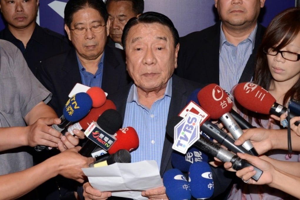 Philippine special envoy Amadeo Perez (centre) reads a statement of apology at Taoyuan International Airport. Photo: AFP