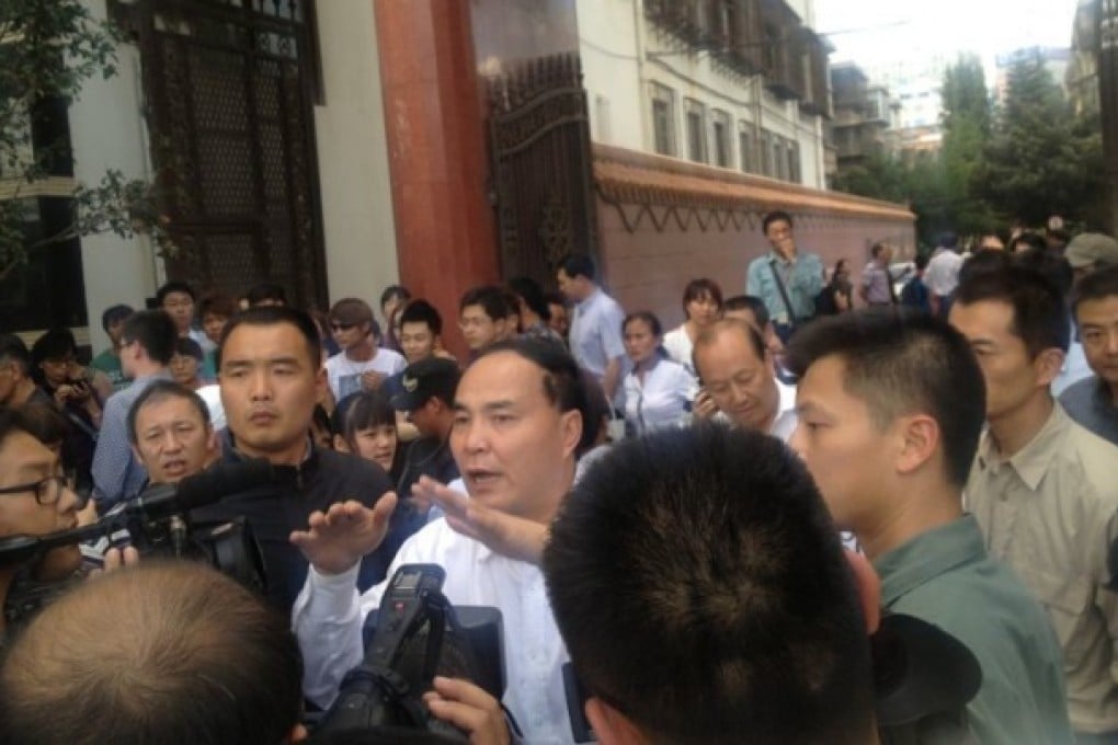 Mayor Li Wenrong confronts protesters in Kunming, Yunnan, May 16, 2013. Photo: SCMP Pictures